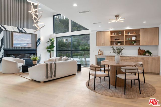 2256 Nichols Canyon Road, Los Angeles, CA 90046