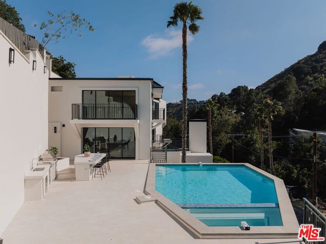 2256 Nichols Canyon Road, Los Angeles, CA 90046