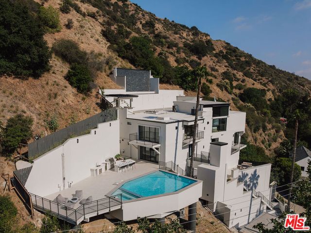 2256 Nichols Canyon Road, Los Angeles, CA 90046