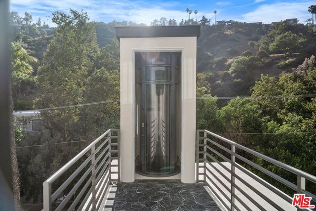 2256 Nichols Canyon Road, Los Angeles, CA 90046