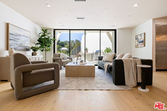 2256 Nichols Canyon Road, Los Angeles, CA 90046