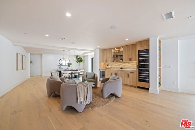 2256 Nichols Canyon Road, Los Angeles, CA 90046