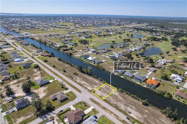 2825 Diplomat PKWY W, Cape Coral, FL 33993