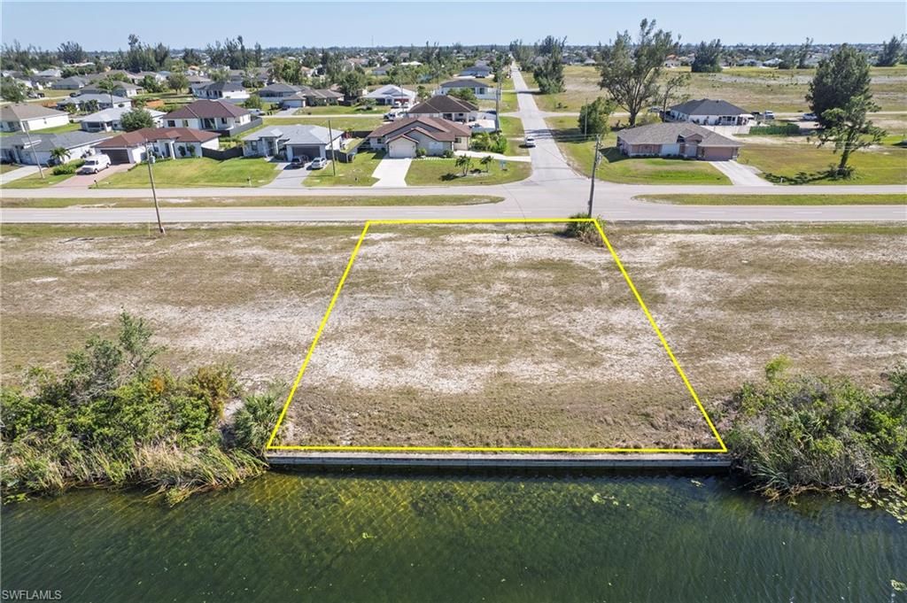 2825 Diplomat PKWY W, Cape Coral, FL 33993