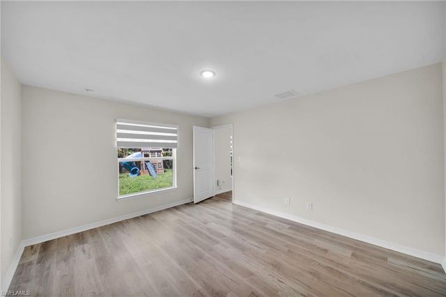 1820 NE 7th PL, Cape Coral, FL 33909