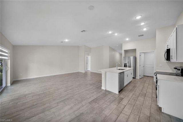 1820 NE 7th PL, Cape Coral, FL 33909