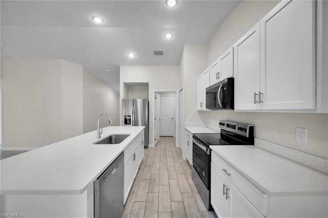1820 NE 7th PL, Cape Coral, FL 33909