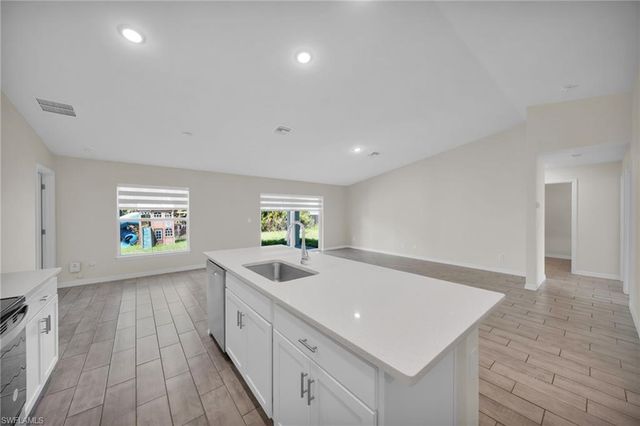 1820 NE 7th PL, Cape Coral, FL 33909