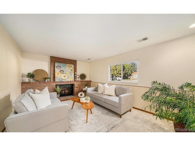 1555 S Gilpin Ave, Loveland, CO 80537