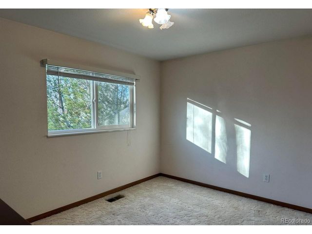 1555 S Gilpin Ave, Loveland, CO 80537