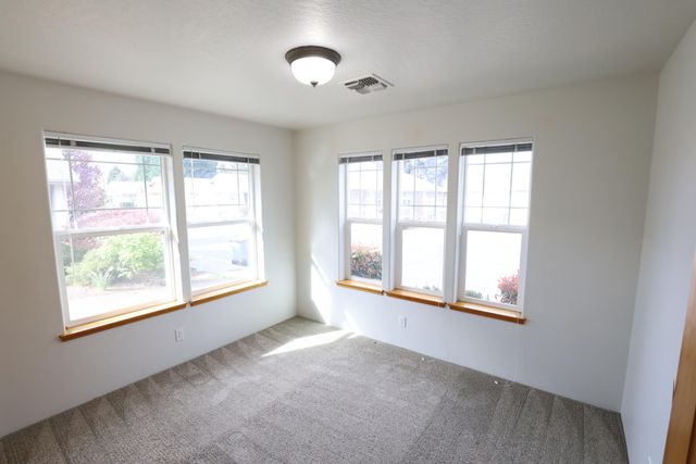 903 Schaefers Lane, Grants Pass, OR 97526