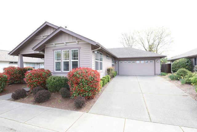 903 Schaefers Lane, Grants Pass, OR 97526