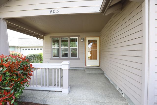 903 Schaefers Lane, Grants Pass, OR 97526