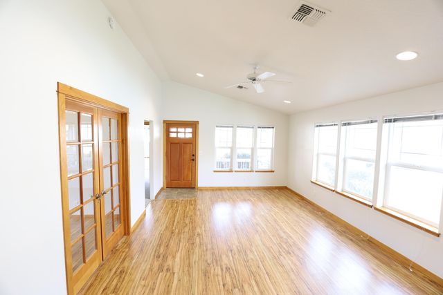 903 Schaefers Lane, Grants Pass, OR 97526