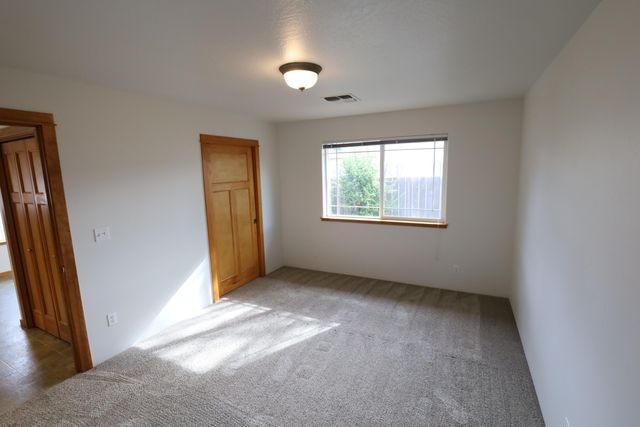 903 Schaefers Lane, Grants Pass, OR 97526