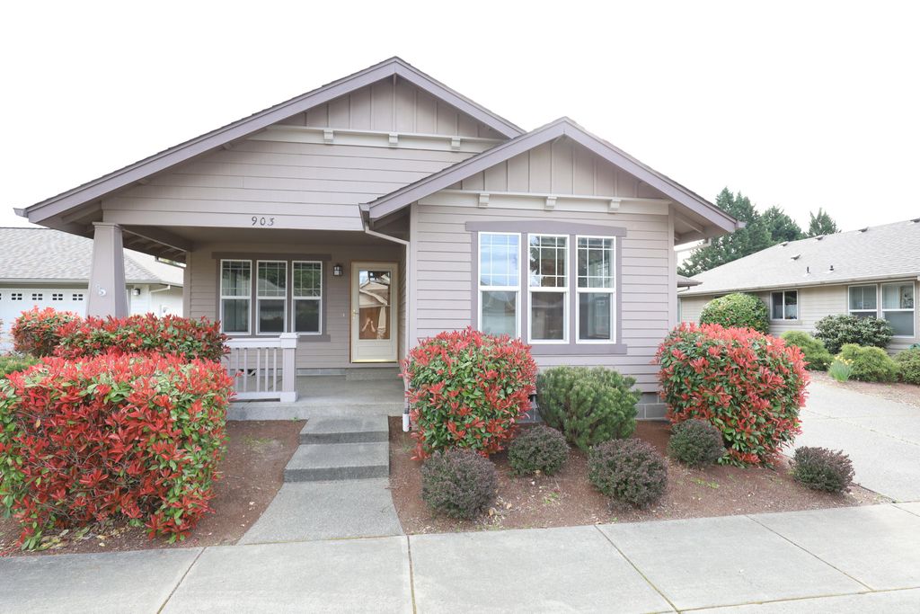 903 Schaefers Lane, Grants Pass, OR 97526