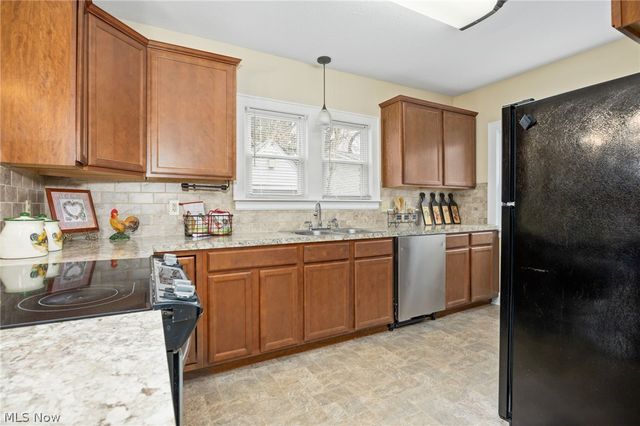 31 Medford Avenue, Akron, OH 44310