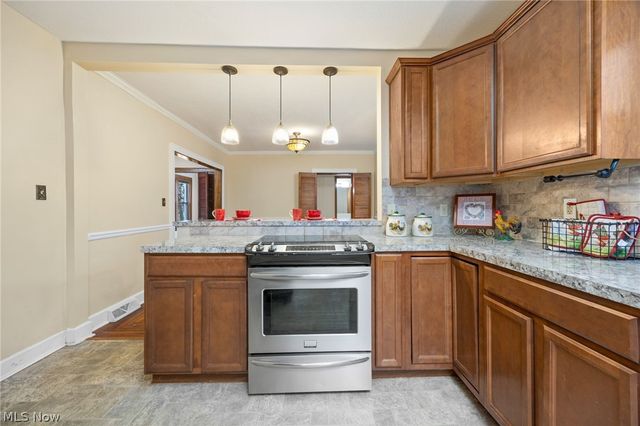 31 Medford Avenue, Akron, OH 44310