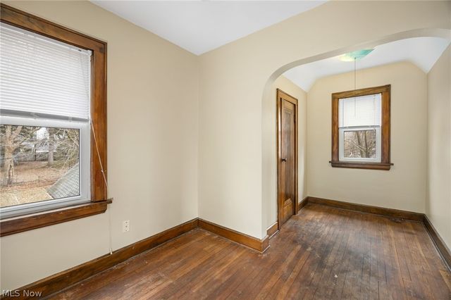 31 Medford Avenue, Akron, OH 44310