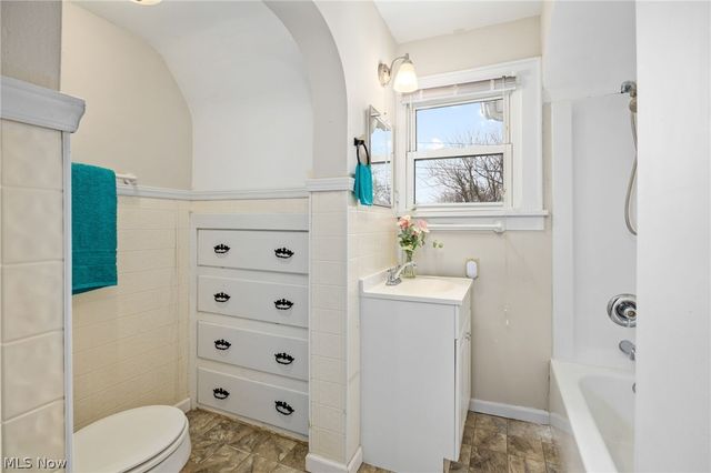 31 Medford Avenue, Akron, OH 44310