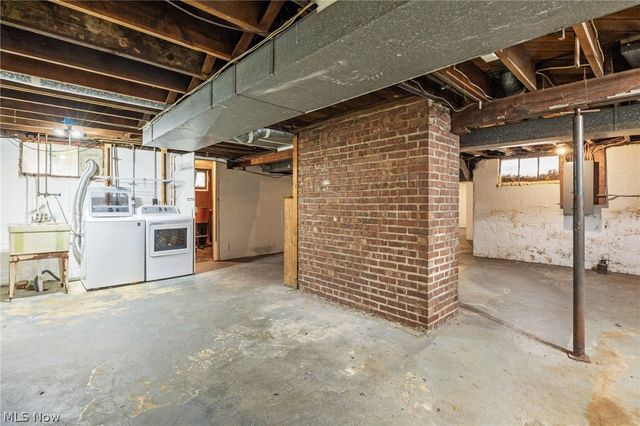 31 Medford Avenue, Akron, OH 44310