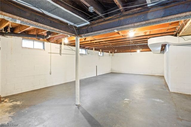 31 Medford Avenue, Akron, OH 44310