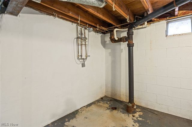 31 Medford Avenue, Akron, OH 44310