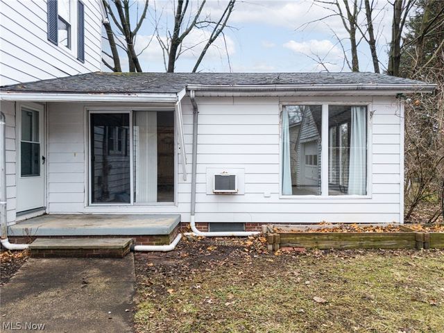 31 Medford Avenue, Akron, OH 44310