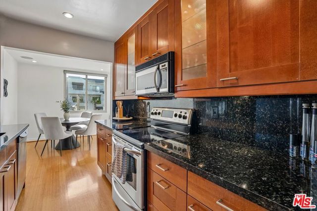 1124 N La Cienega Boulevard 301, West Hollywood, CA 90069