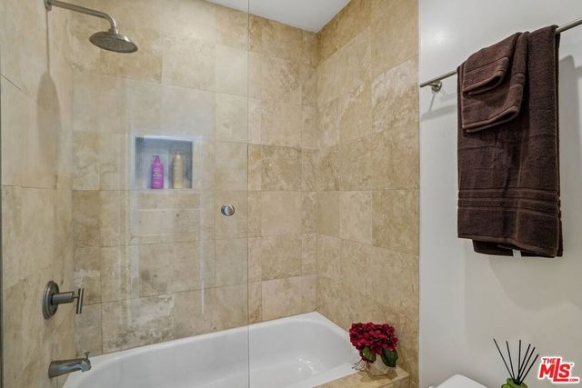 1124 N La Cienega Boulevard 301, West Hollywood, CA 90069