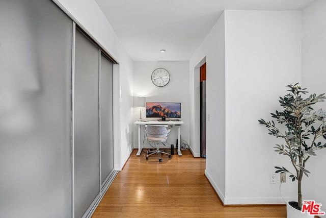 1124 N La Cienega Boulevard 301, West Hollywood, CA 90069