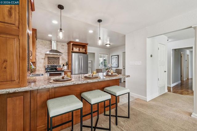 876 Santa Ana Dr, Pittsburg, CA 94565