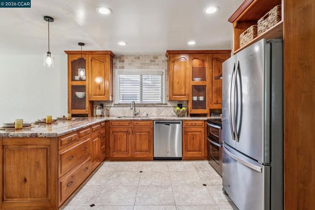 876 Santa Ana Dr, Pittsburg, CA 94565