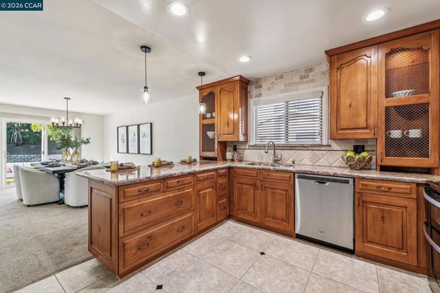 876 Santa Ana Dr, Pittsburg, CA 94565