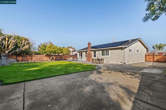 876 Santa Ana Dr, Pittsburg, CA 94565