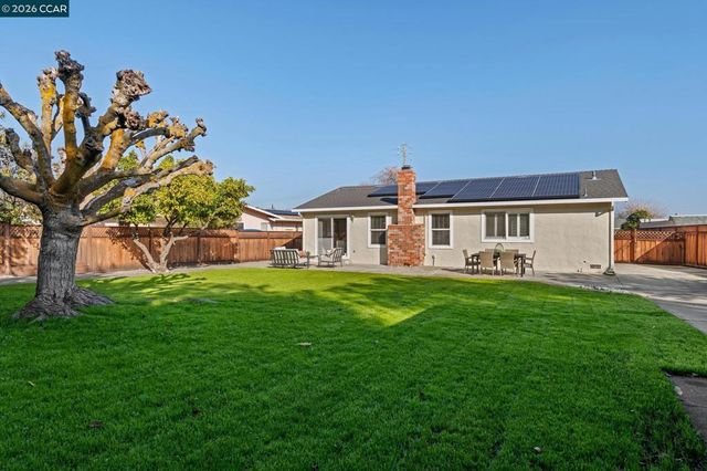 876 Santa Ana Dr, Pittsburg, CA 94565