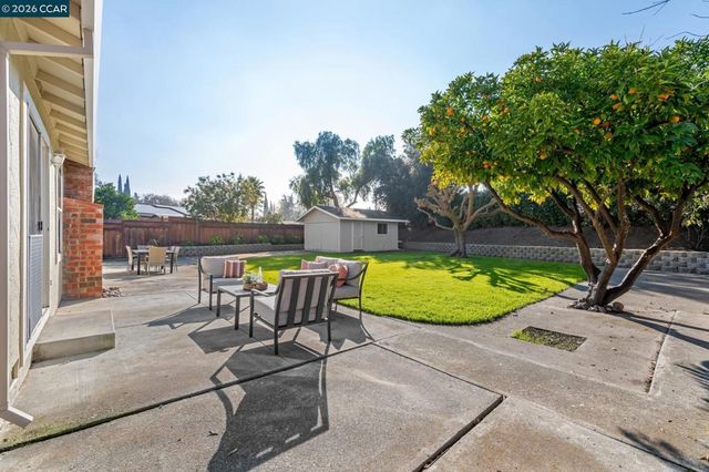 876 Santa Ana Dr, Pittsburg, CA 94565