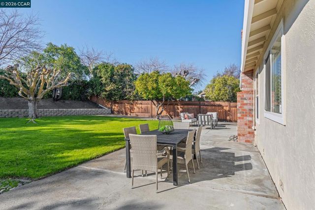 876 Santa Ana Dr, Pittsburg, CA 94565