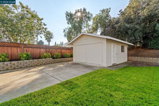876 Santa Ana Dr, Pittsburg, CA 94565