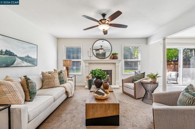 876 Santa Ana Dr, Pittsburg, CA 94565