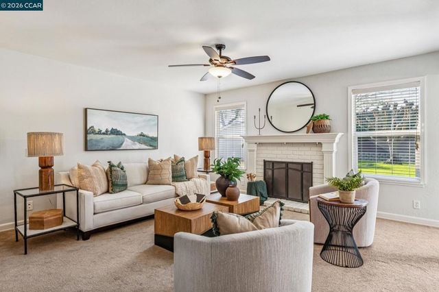 876 Santa Ana Dr, Pittsburg, CA 94565