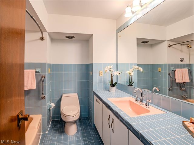 10073 Delsy Drive, North Royalton, OH 44133