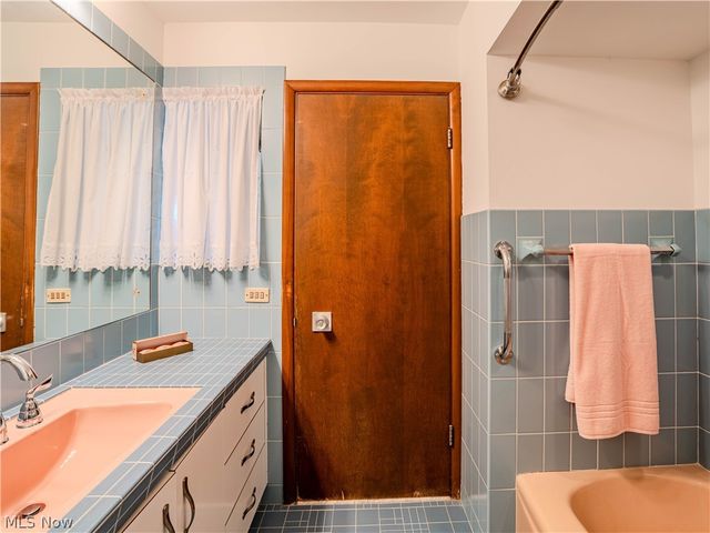 10073 Delsy Drive, North Royalton, OH 44133