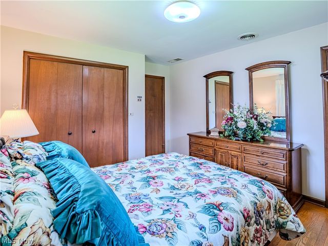 10073 Delsy Drive, North Royalton, OH 44133