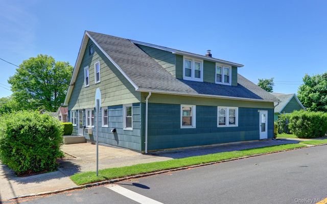 54 McKinley Avenue, Albertson, NY 11507