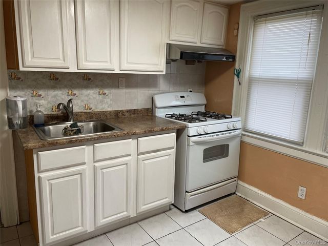 54 McKinley Avenue, Albertson, NY 11507