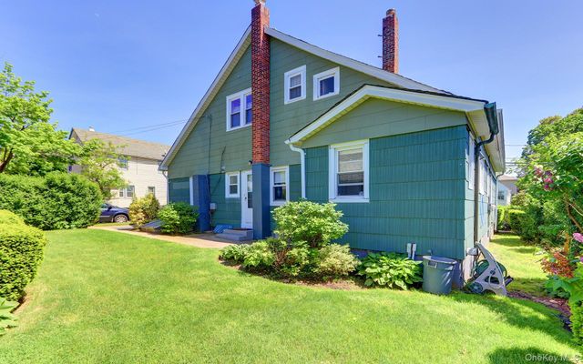 54 McKinley Avenue, Albertson, NY 11507