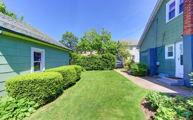 54 McKinley Avenue, Albertson, NY 11507