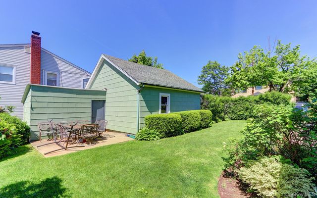 54 McKinley Avenue, Albertson, NY 11507