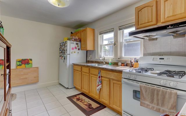 54 McKinley Avenue, Albertson, NY 11507
